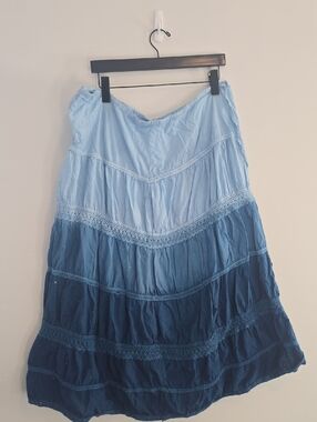 Vintage Women's Ombre Blue Tiered Maxi Skirt
